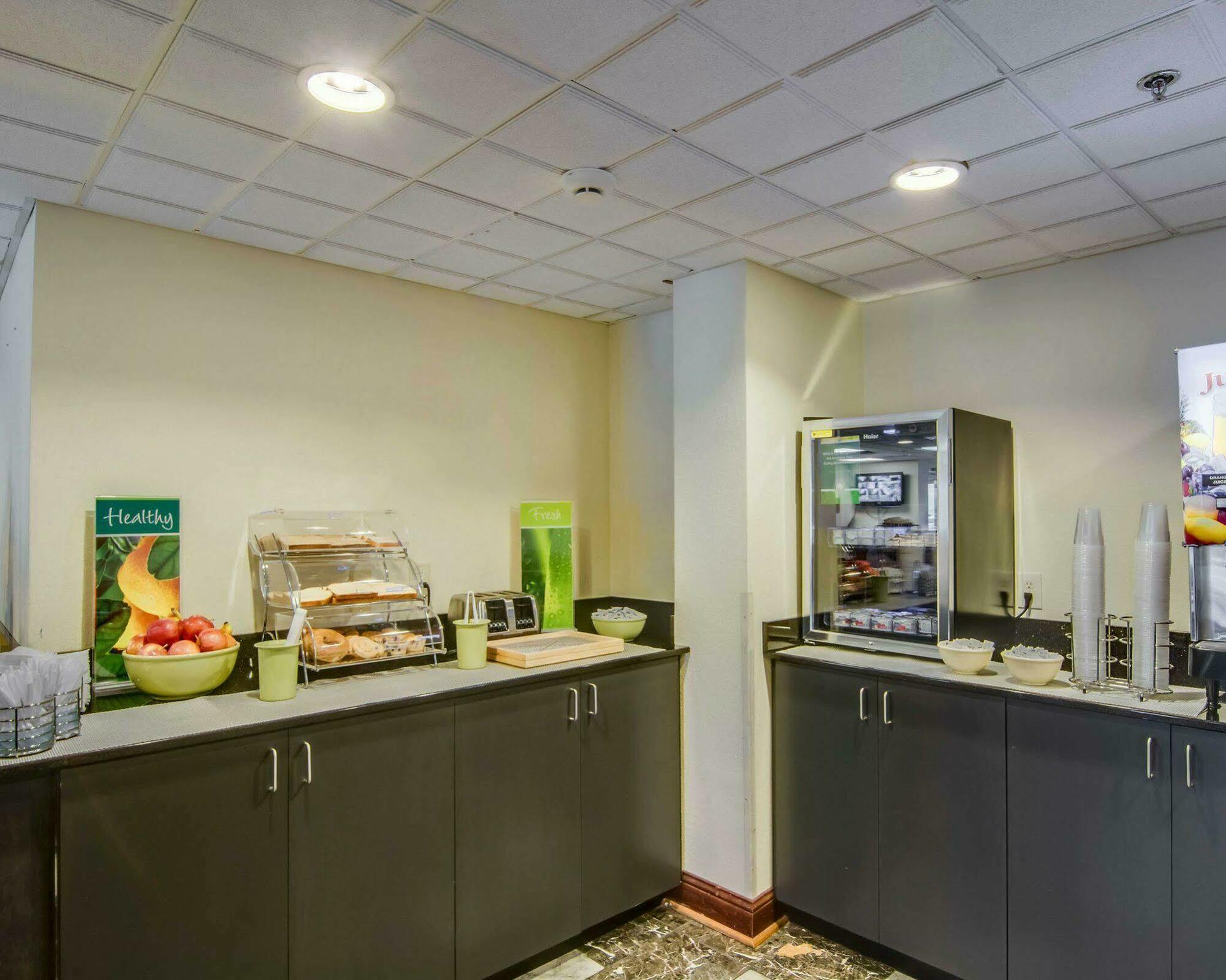 Quality Inn & Suites I-81 Exit 7 Bristol Exteriér fotografie