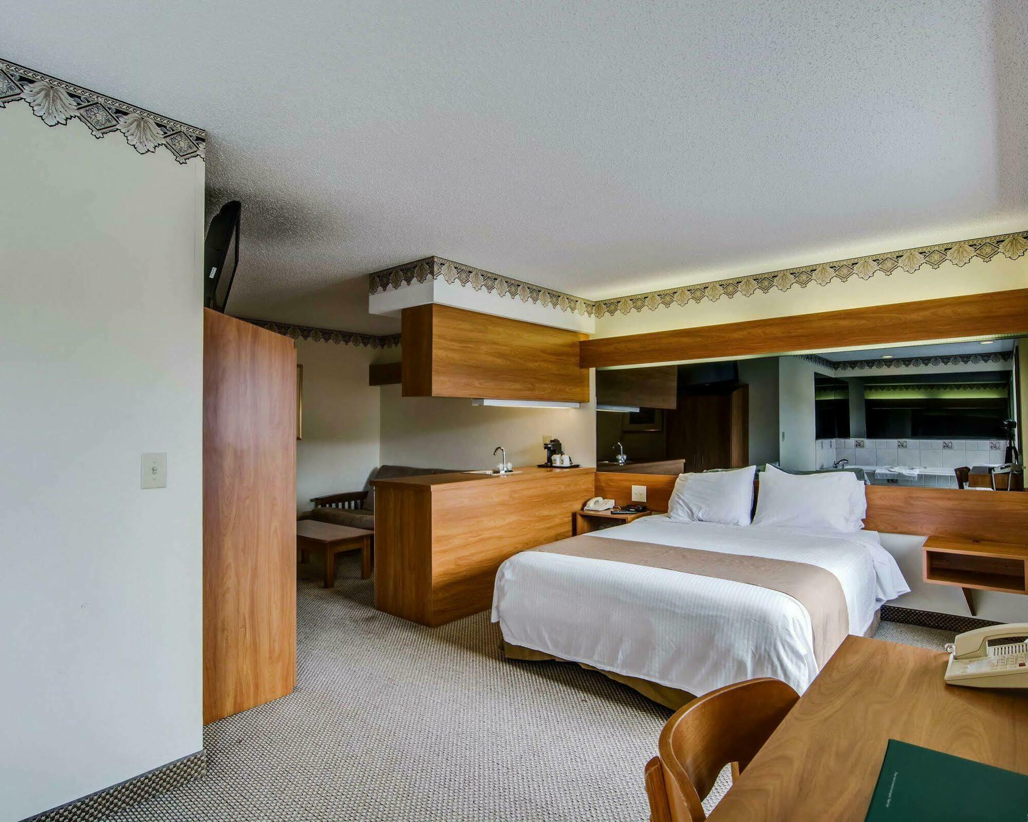 Quality Inn & Suites I-81 Exit 7 Bristol Exteriér fotografie